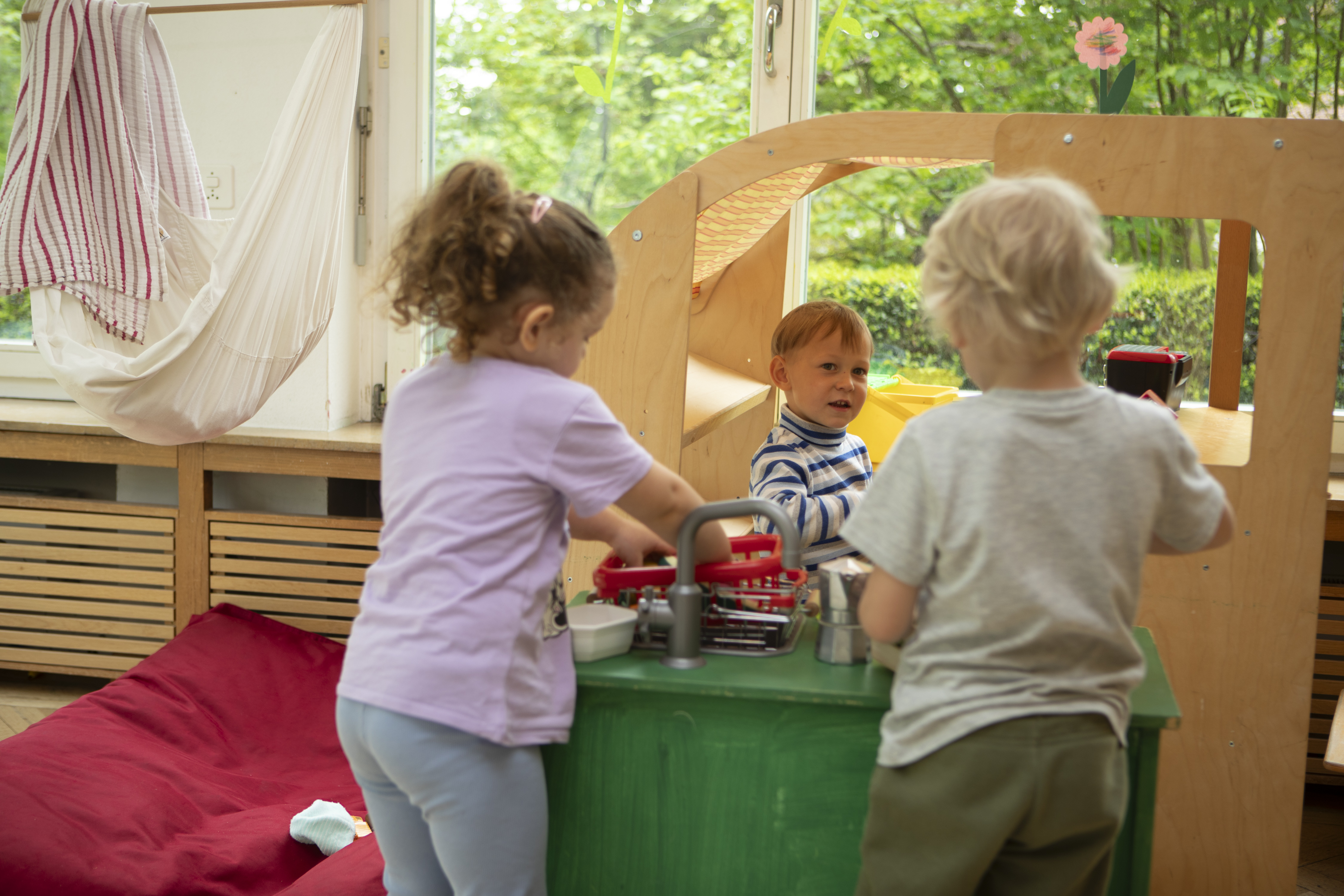 Kinder spielen in der Kita Sunnegarte Arlesheim